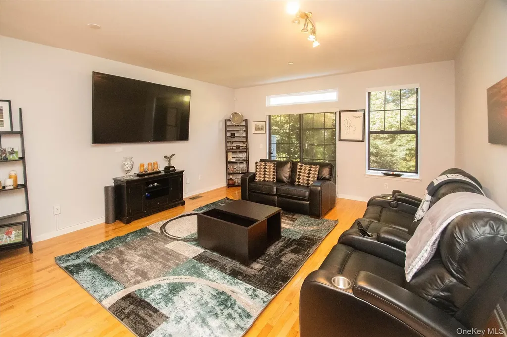 303 Bridgeview Drive Poughkeepsie NY 12601