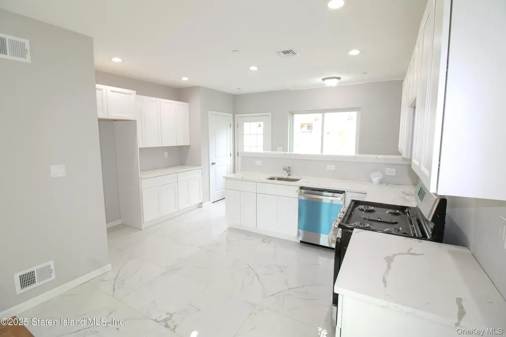 85 Perry Avenue Staten Island NY 10314