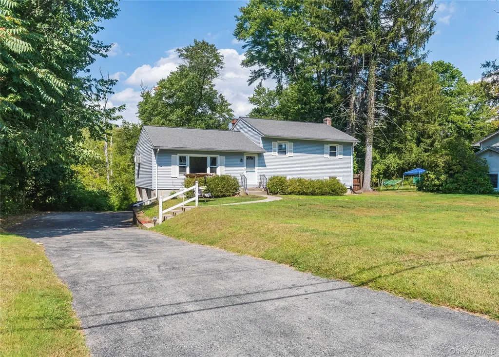 31 Lawrence Road Hyde Park NY 12538