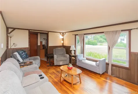 31 Lawrence Road Hyde Park NY 12538