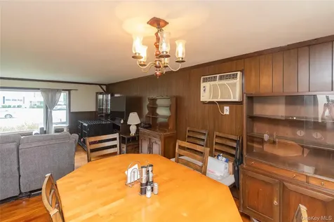 31 Lawrence Road Hyde Park NY 12538