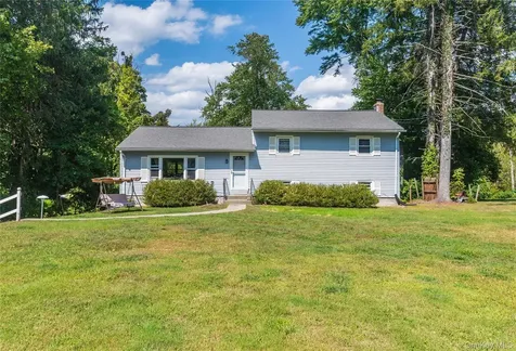 31 Lawrence Road Hyde Park NY 12538