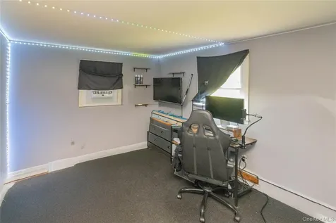 31 Lawrence Road Hyde Park NY 12538