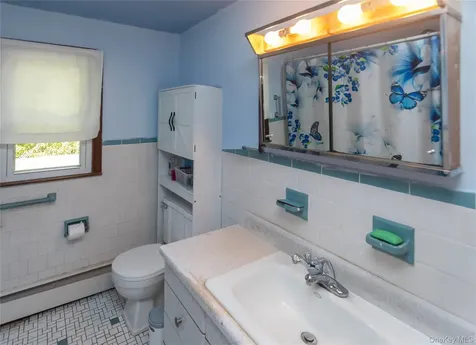 31 Lawrence Road Hyde Park NY 12538