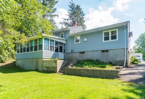 31 Lawrence Road Hyde Park NY 12538