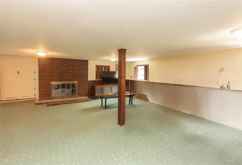 31 Lawrence Road Hyde Park NY 12538