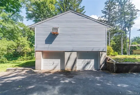 31 Lawrence Road Hyde Park NY 12538