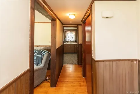 31 Lawrence Road Hyde Park NY 12538