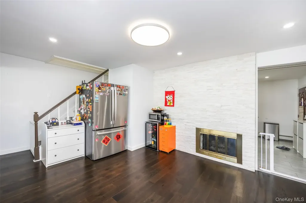 80 Cypress Lane E Westbury NY 11590