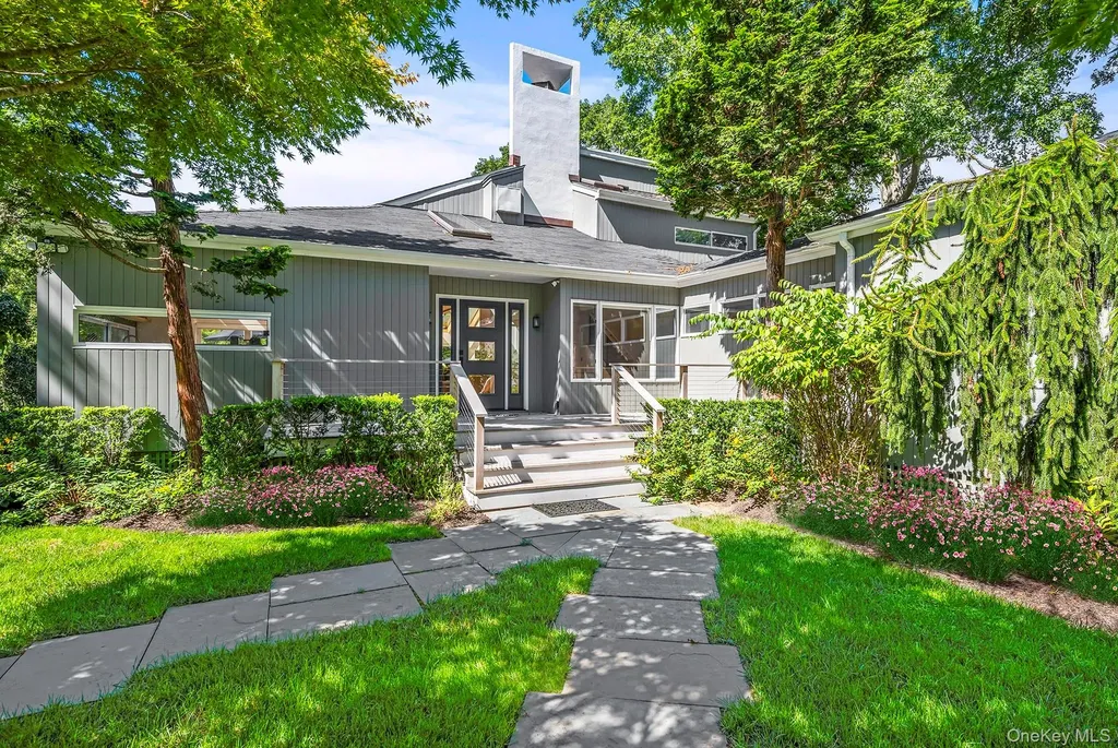1 Acorn Path Quogue NY 11959