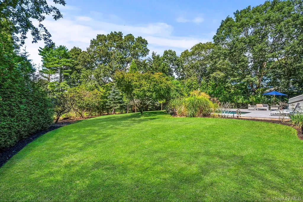 1 Acorn Path Quogue NY 11959
