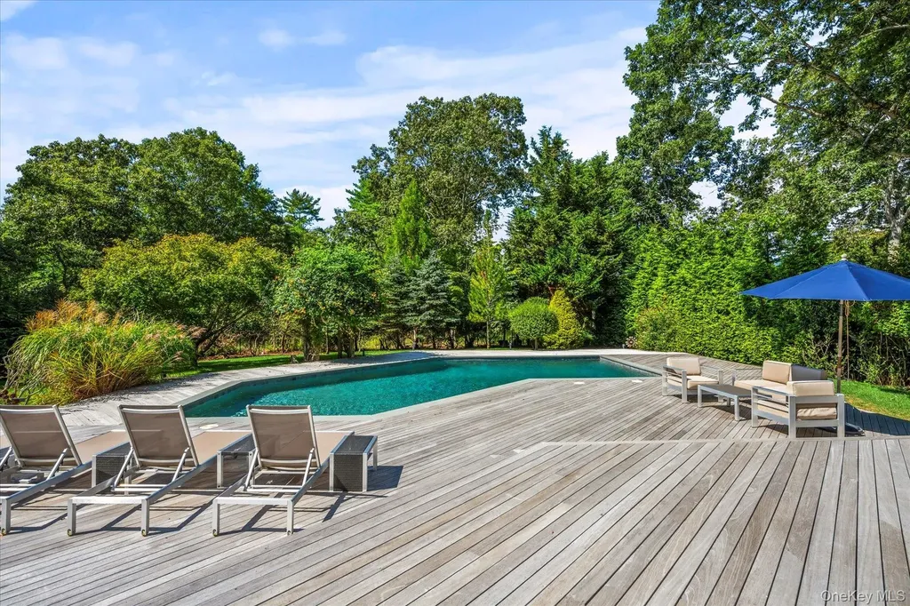1 Acorn Path Quogue NY 11959