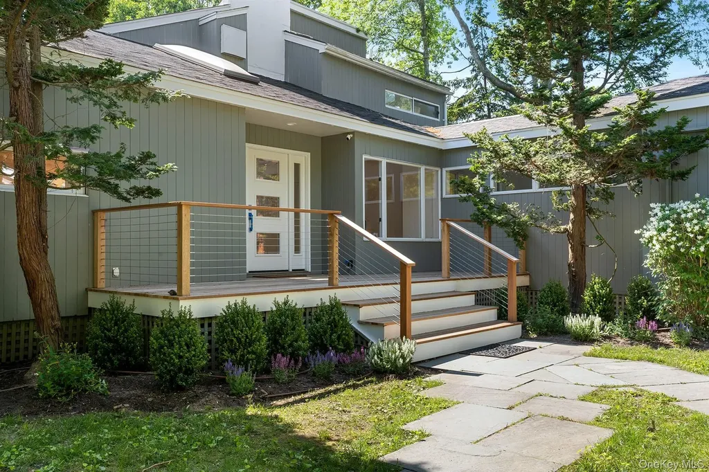 1 Acorn Path Quogue NY 11959