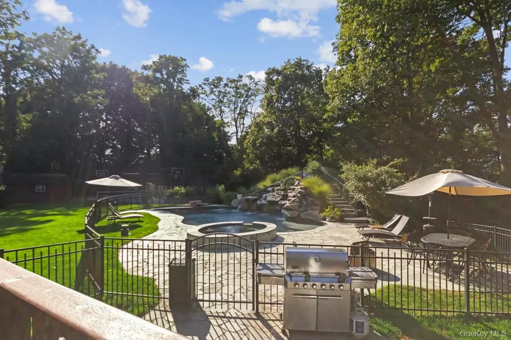 17 High Goal Lane Beacon NY 12508