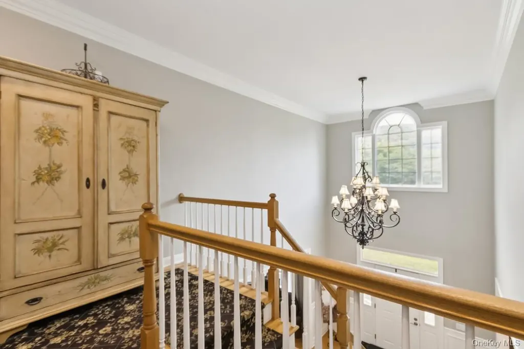 17 High Goal Lane Beacon NY 12508