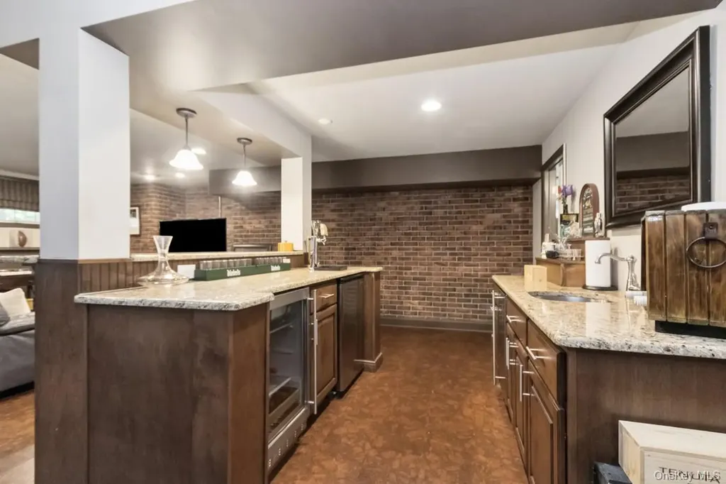 17 High Goal Lane Beacon NY 12508