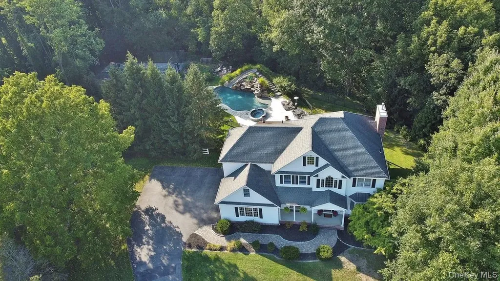 17 High Goal Lane Beacon NY 12508