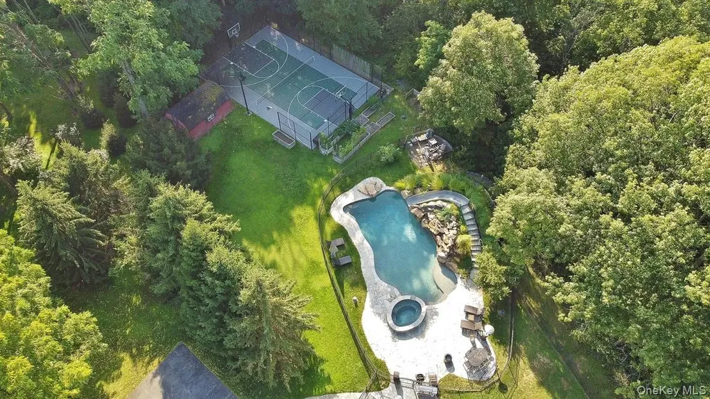 17 High Goal Lane Beacon NY 12508