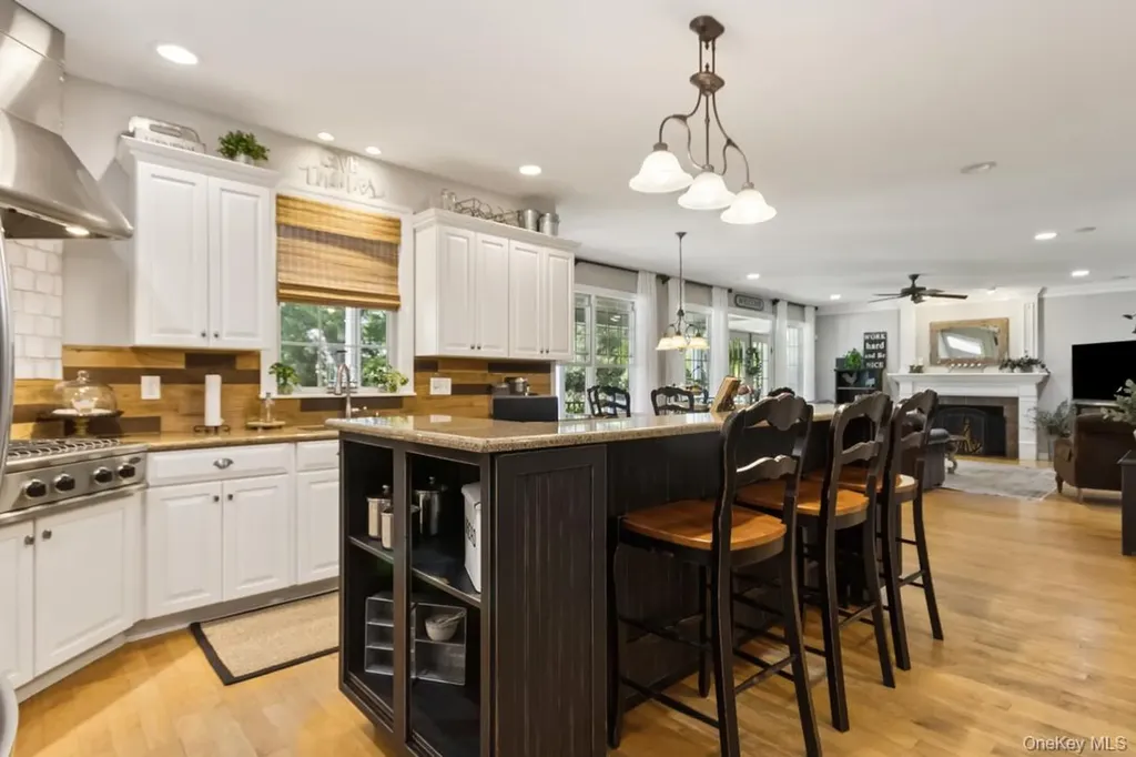 17 High Goal Lane Beacon NY 12508