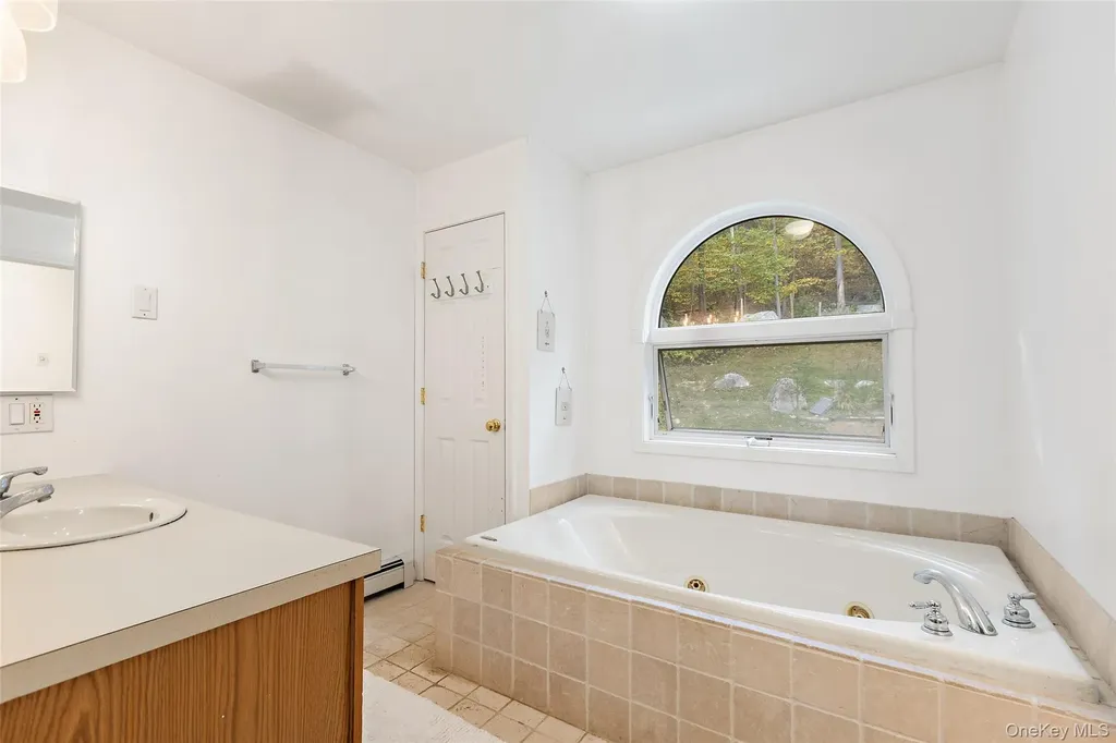 10 Andreas Court Holmes NY 12531