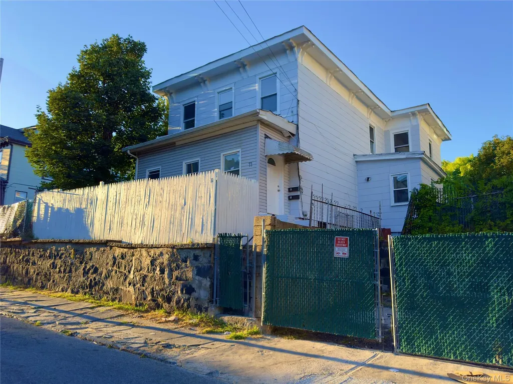 11 Lafayette Place Yonkers NY 10701