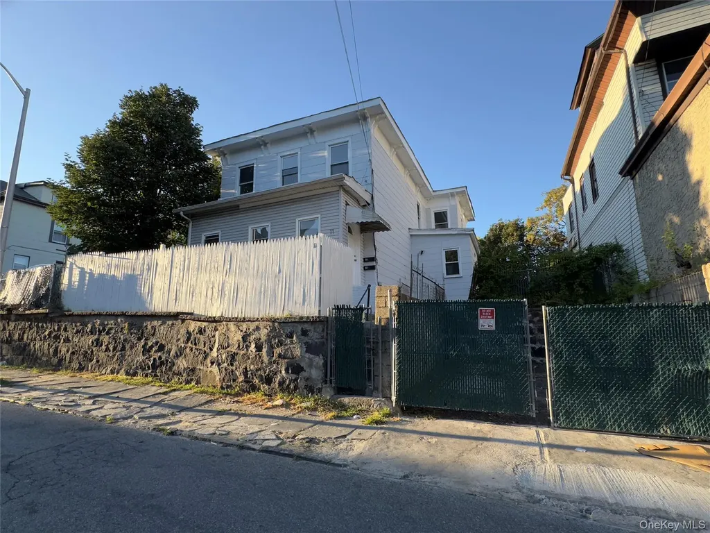 11 Lafayette Place Yonkers NY 10701