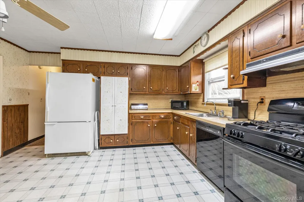1280 Arlington Avenue Elmont NY 11003