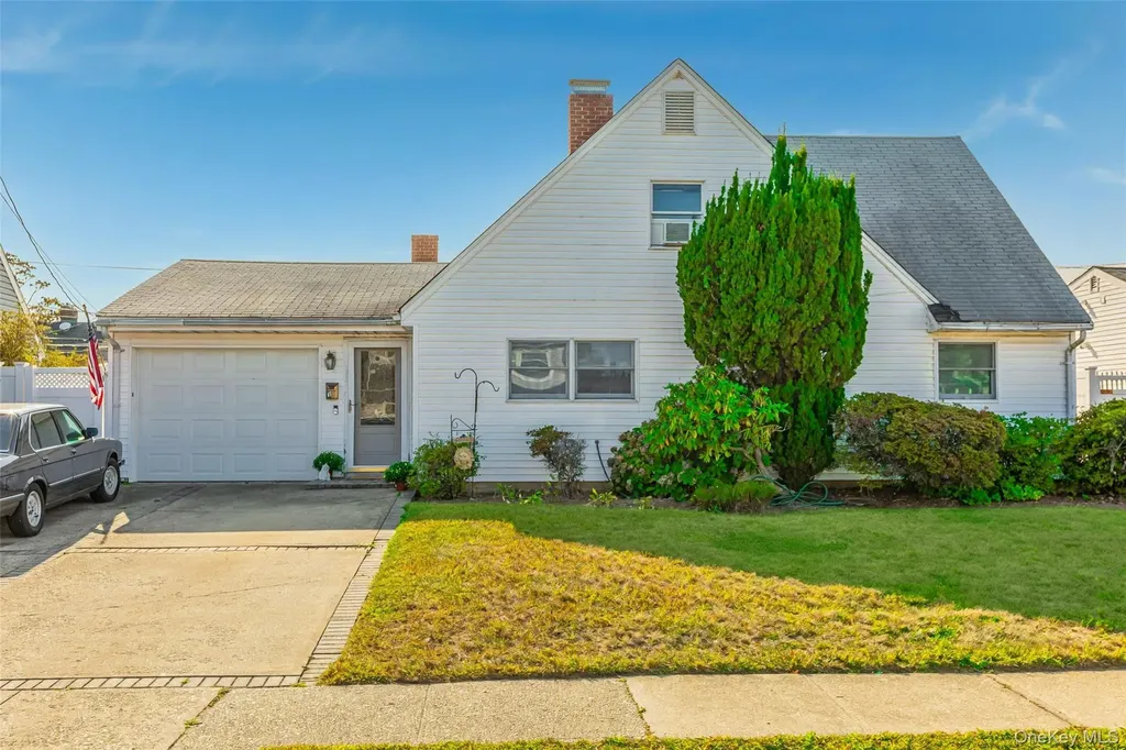 16 Celestial Lane Levittown NY 11756