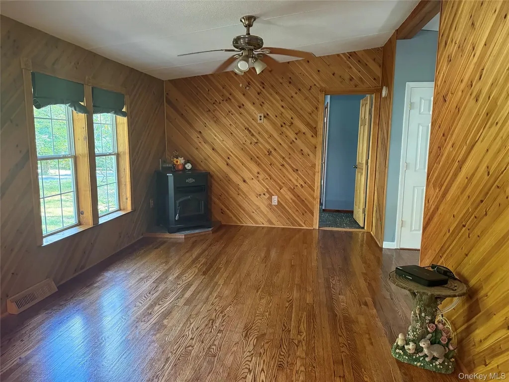 35 Oneida Trail Glen Spey NY 12737