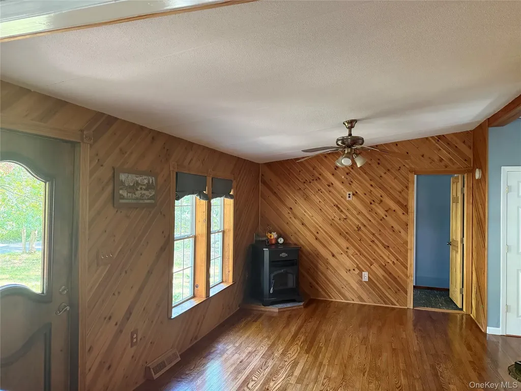35 Oneida Trail Glen Spey NY 12737