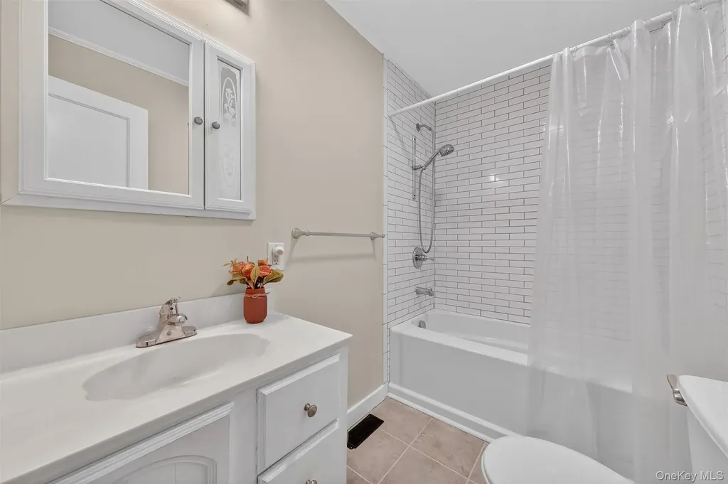 4 Knolls Road Poughkeepsie NY 12601