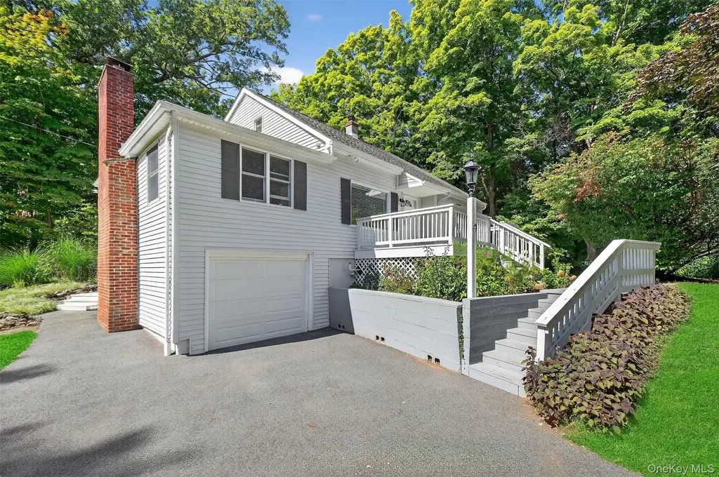 4 Knolls Road Poughkeepsie NY 12601
