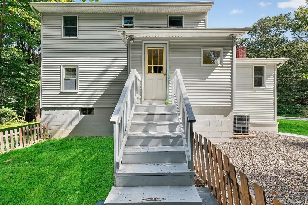 4 Knolls Road Poughkeepsie NY 12601