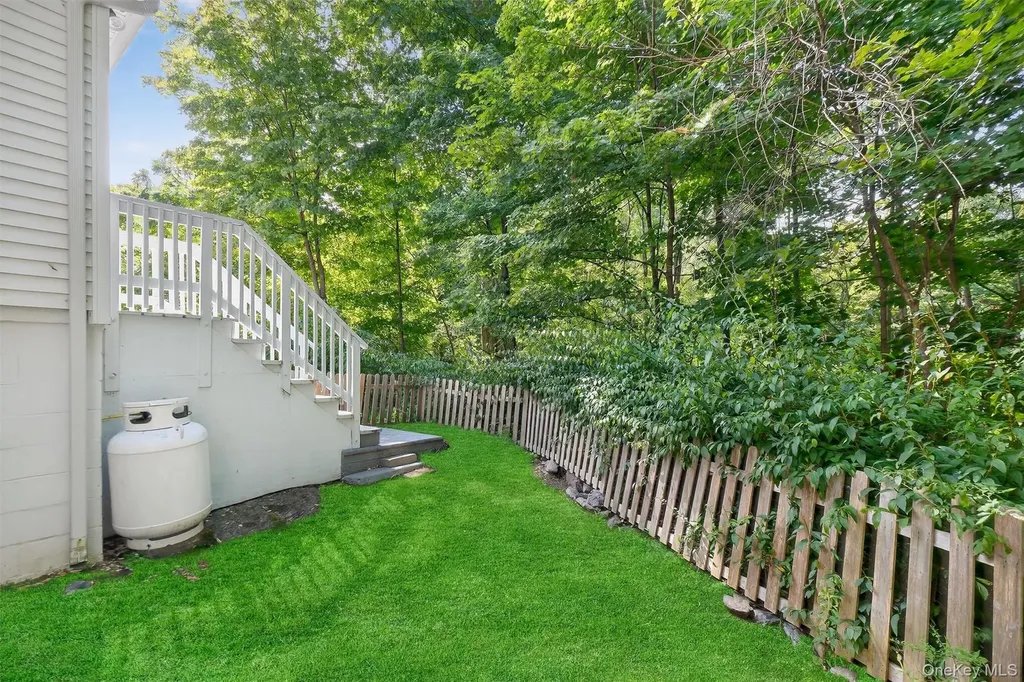 4 Knolls Road Poughkeepsie NY 12601