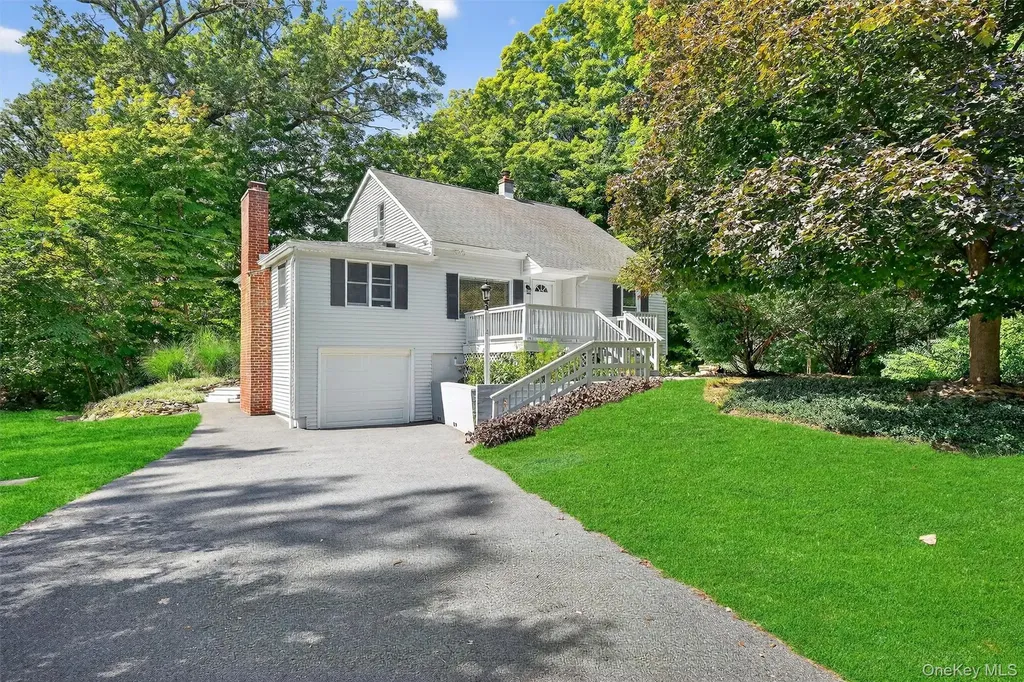 4 Knolls Road Poughkeepsie NY 12601