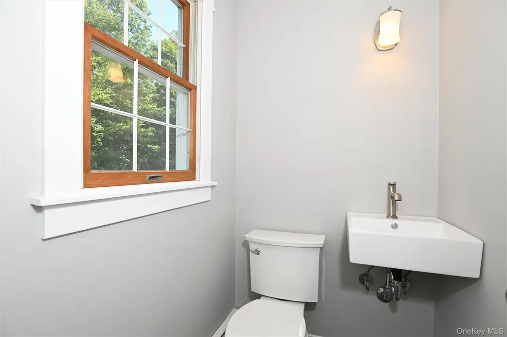 5 Watergate Drive Amawalk NY 10501