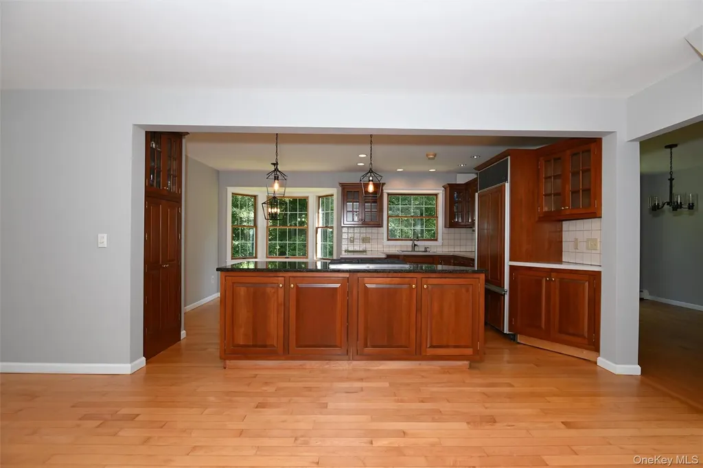 5 Watergate Drive Amawalk NY 10501