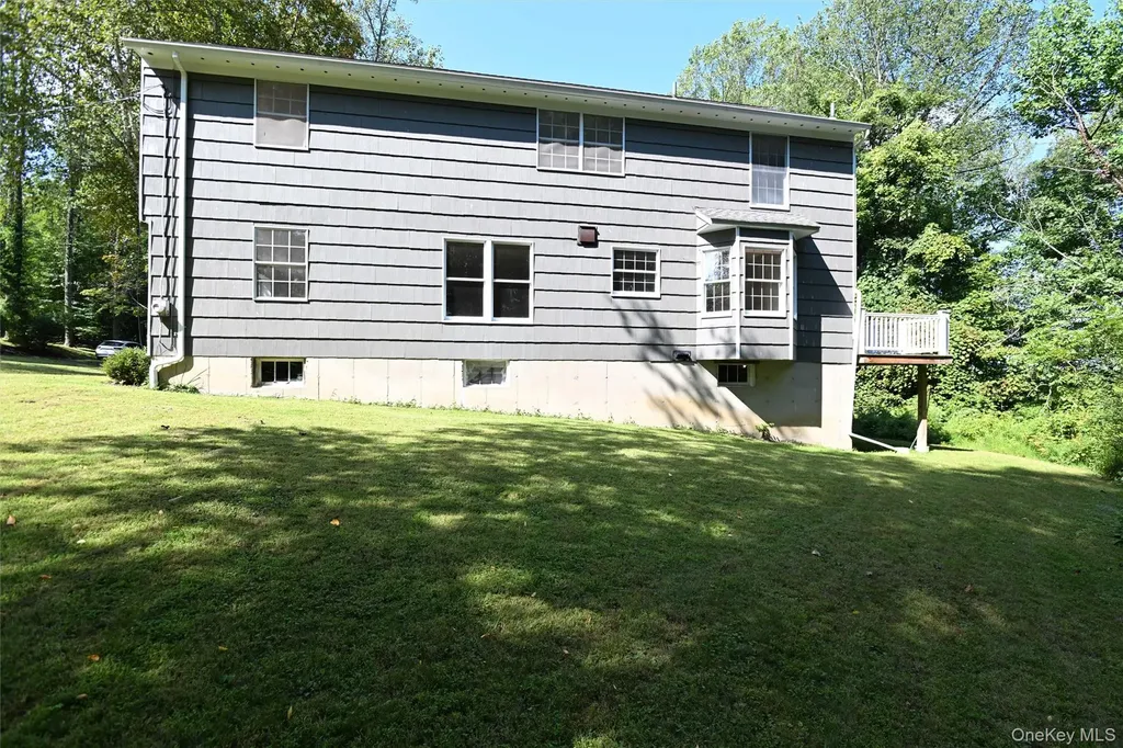 5 Watergate Drive Amawalk NY 10501