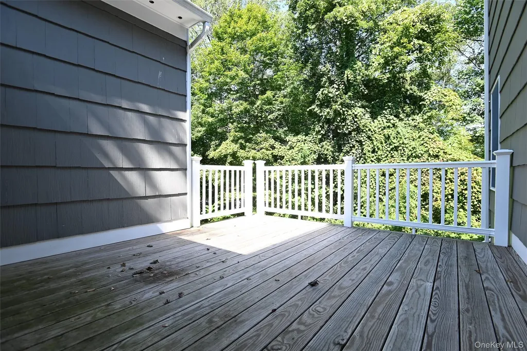 5 Watergate Drive Amawalk NY 10501