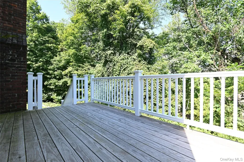 5 Watergate Drive Amawalk NY 10501