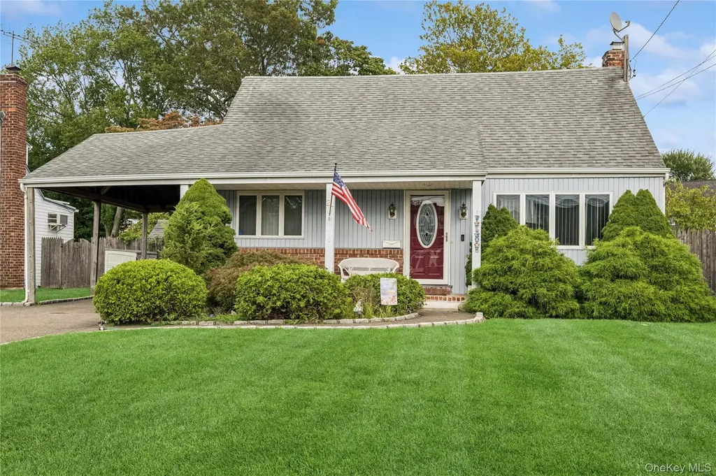 27 Mell Drive North Babylon NY 11703