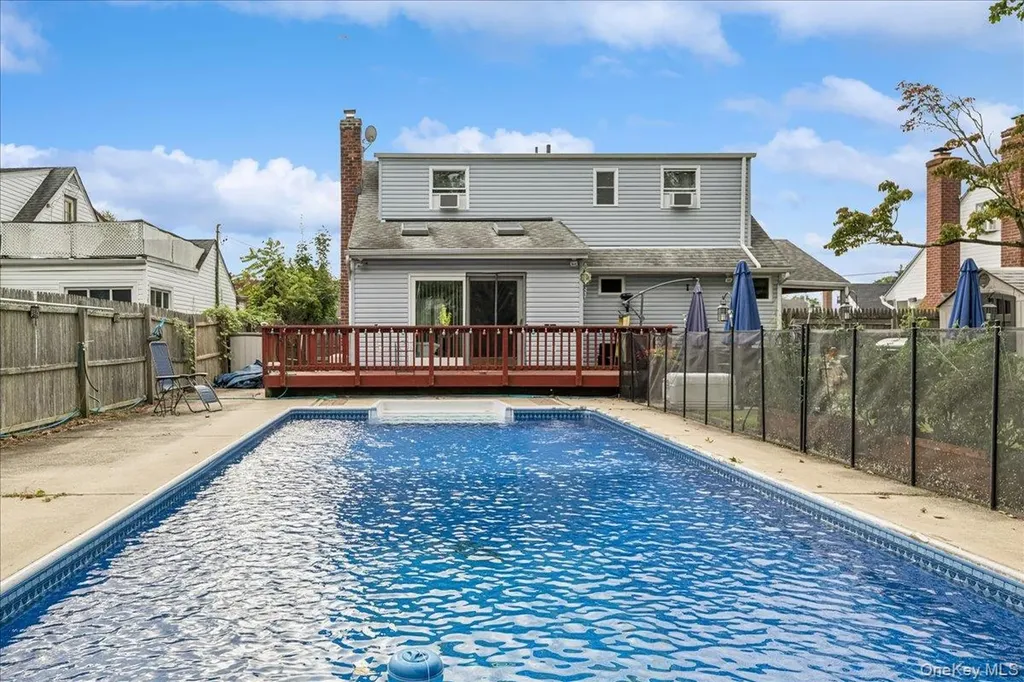 27 Mell Drive North Babylon NY 11703