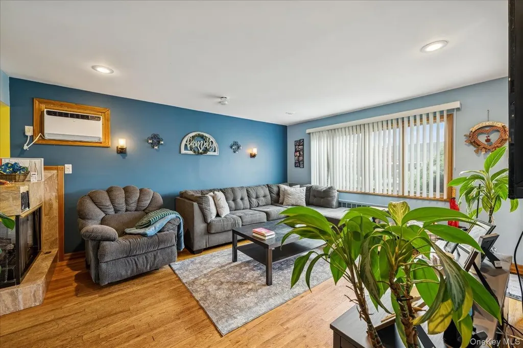 27 Mell Drive North Babylon NY 11703