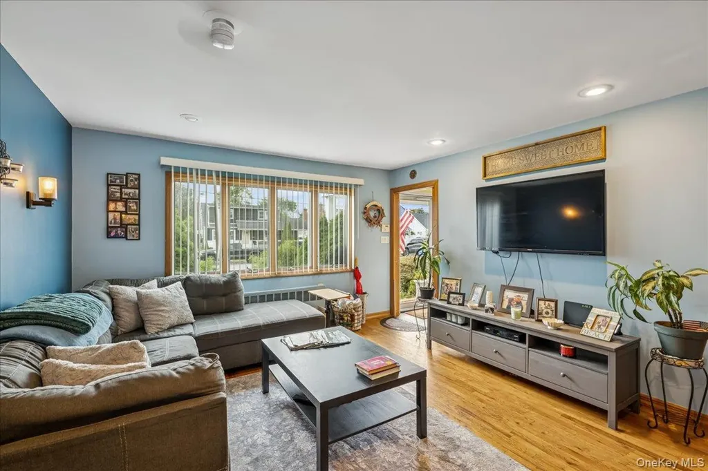27 Mell Drive North Babylon NY 11703