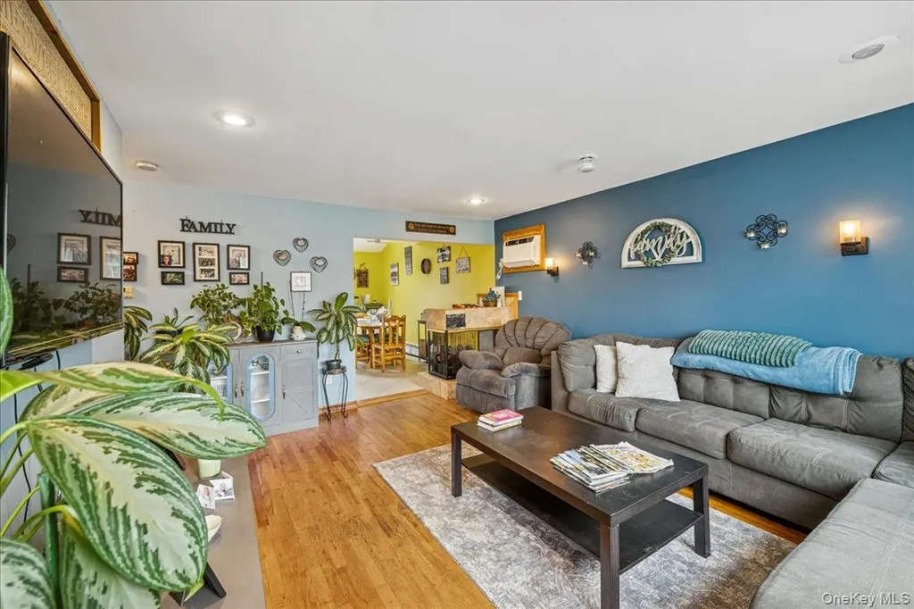 27 Mell Drive North Babylon NY 11703