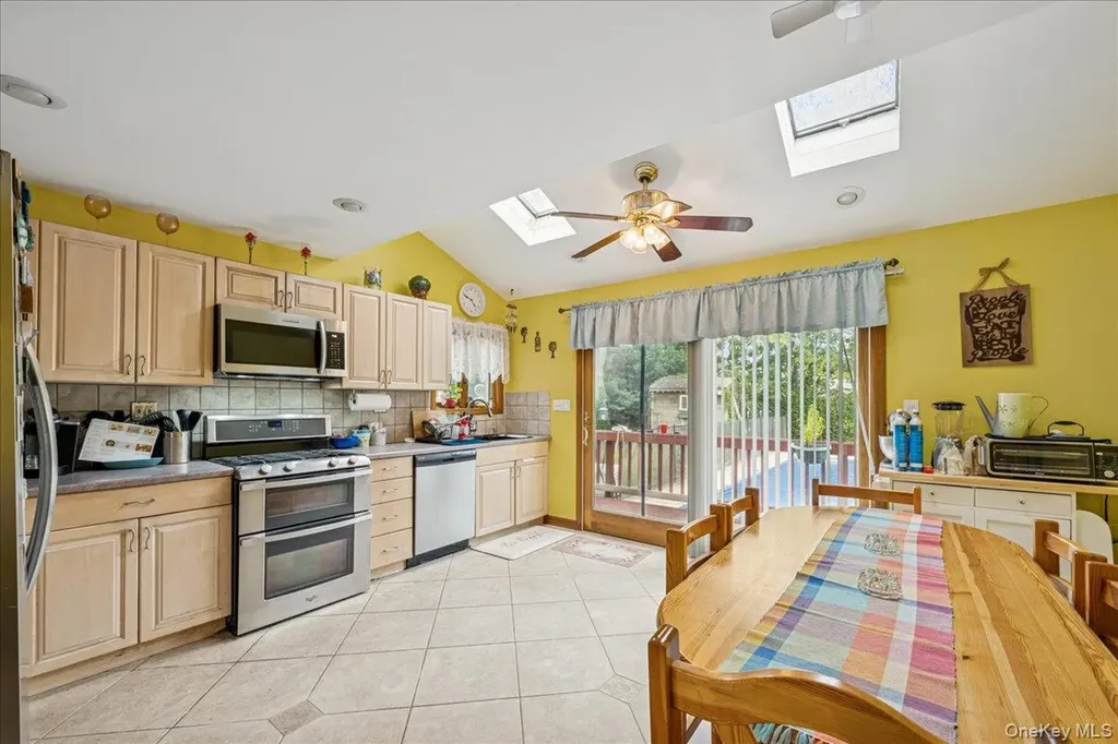 27 Mell Drive North Babylon NY 11703