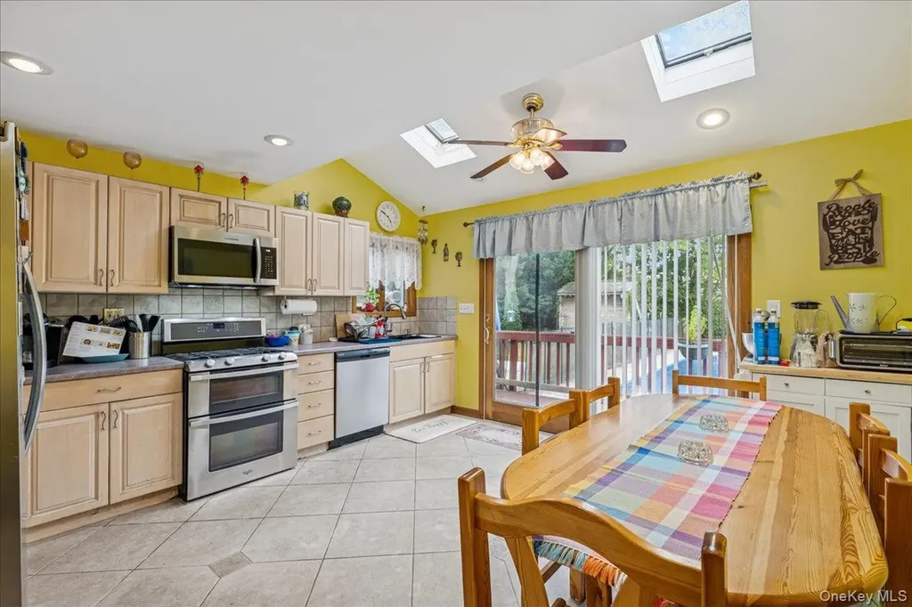27 Mell Drive North Babylon NY 11703