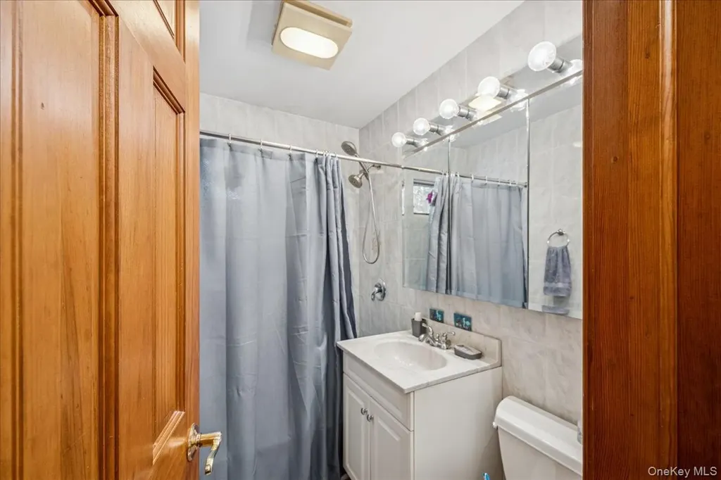 27 Mell Drive North Babylon NY 11703