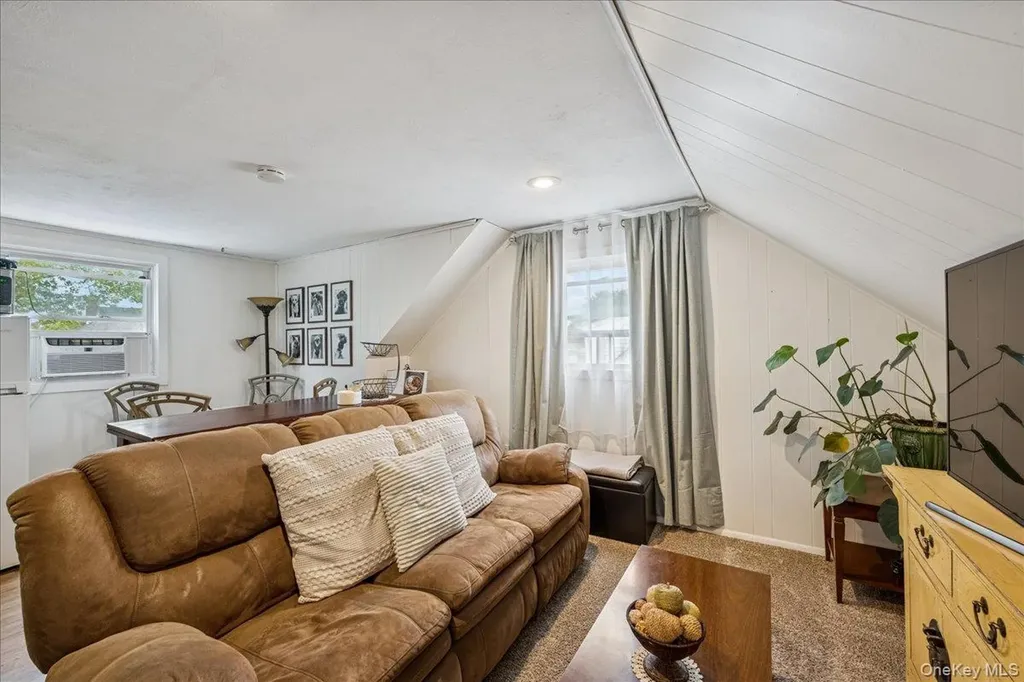 27 Mell Drive North Babylon NY 11703