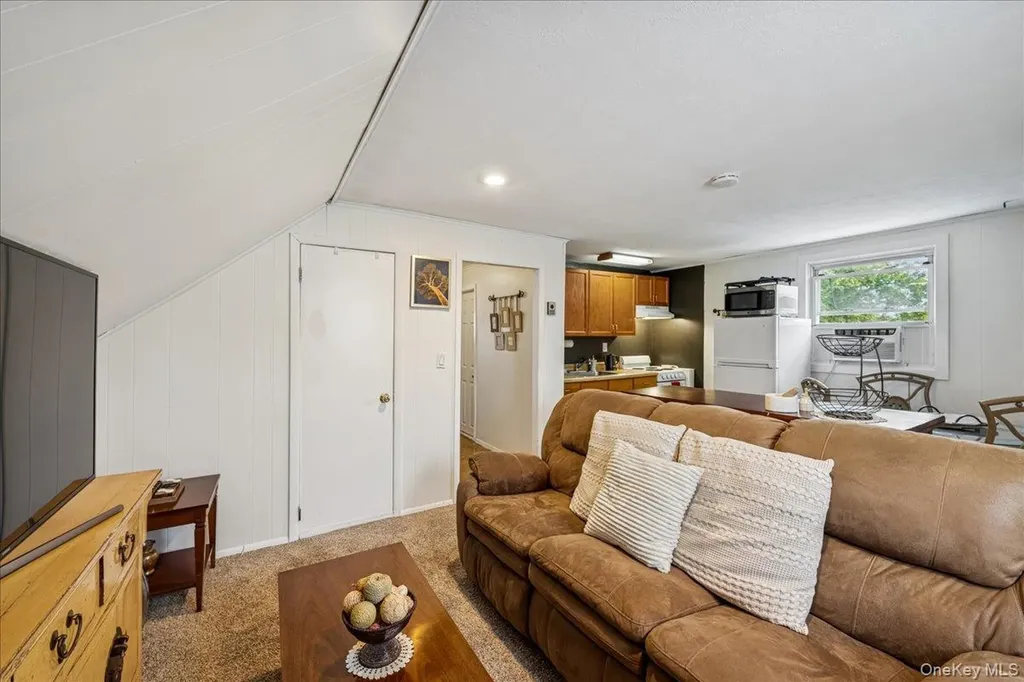 27 Mell Drive North Babylon NY 11703
